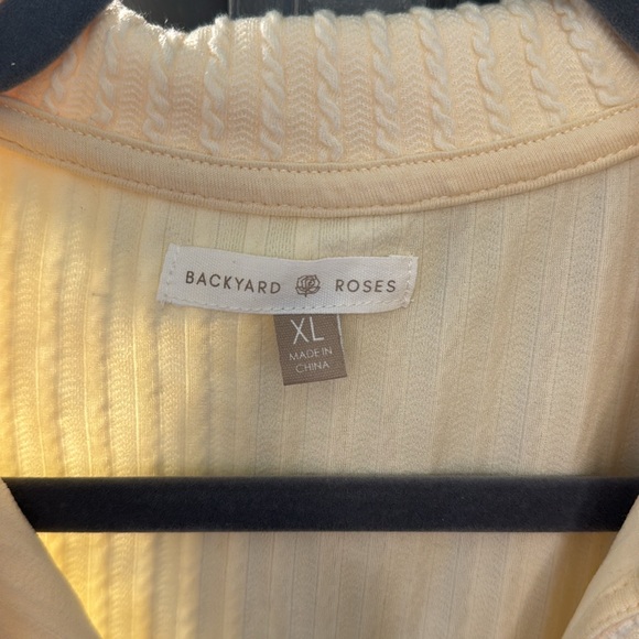 NWT Backyard Roses Shirt - Picture 2 of 4